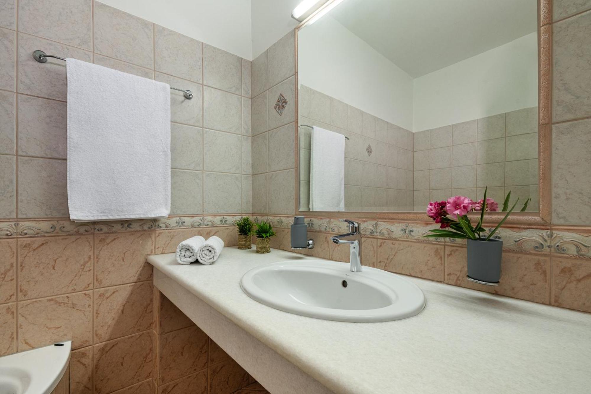 Villa Mariani II - In Lothiarika, Newly Renovated June 2024, Private Pool, Lindos 10 Min, Beach 120M Lardos Dış mekan fotoğraf